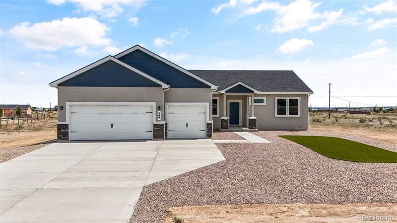 562 Bayview Dr, Pueblo West, CO 81007