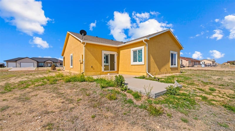 1133 Ivanhoe Dr, Pueblo, CO 81007