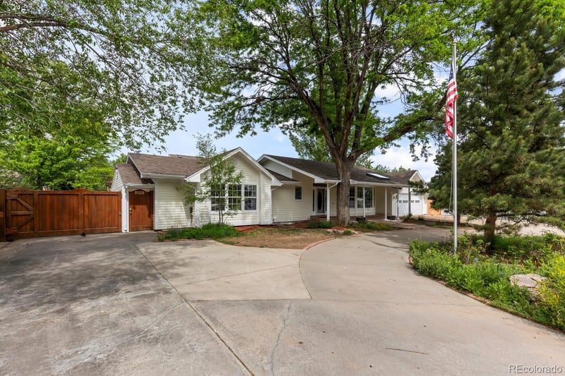 8027 Dover St, Littleton, CO 80128