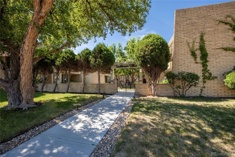 5882 Ithaca Pl #204, Denver, CO 80237