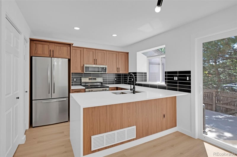 9672 Chatfield Ave #B, Littleton, CO 80128