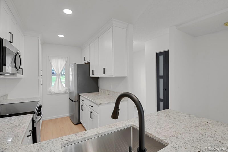9406 W Ontario Dr, Littleton, CO 80128