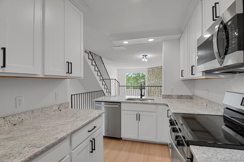 9406 W Ontario Dr, Littleton, CO 80128
