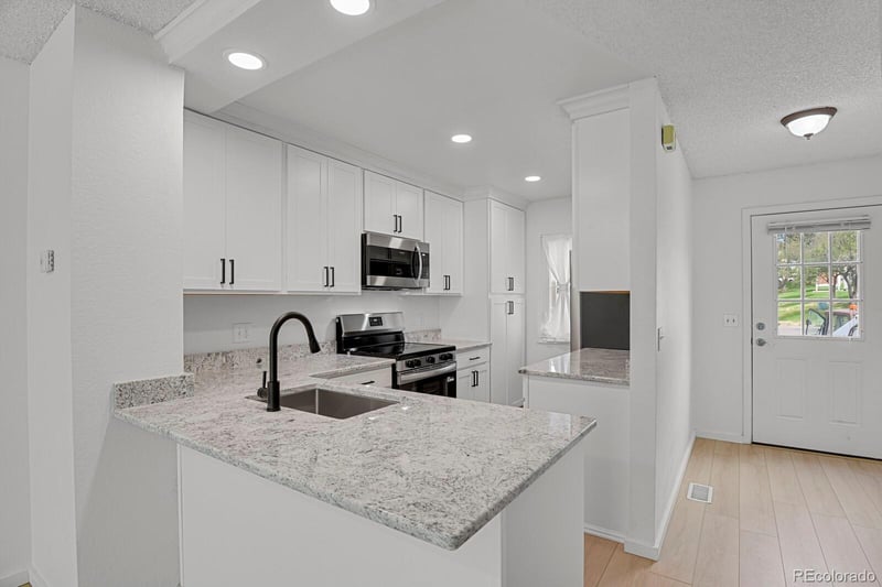 9406 W Ontario Dr, Littleton, CO 80128