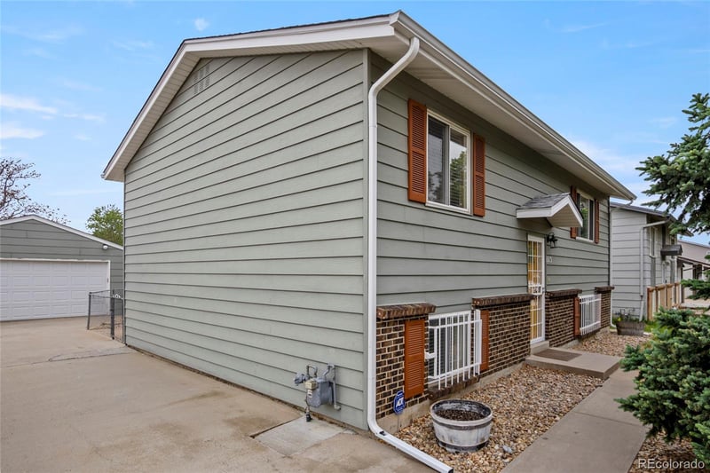 1115 Ouray St, Aurora, CO 80011