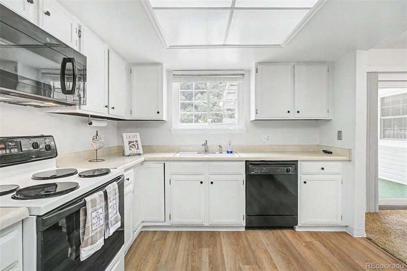14233 Marina Dr, Aurora, CO 80014