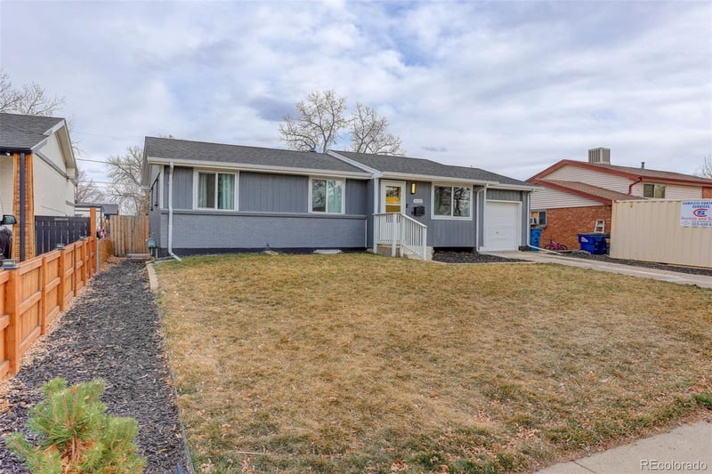 3222 Blackhawk Cir, Aurora, CO 80011