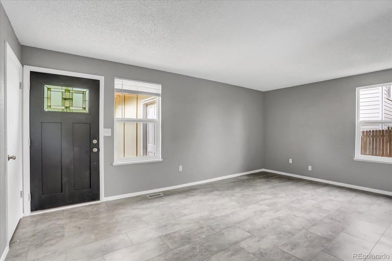 2832 Mobile St, Aurora, CO 80013