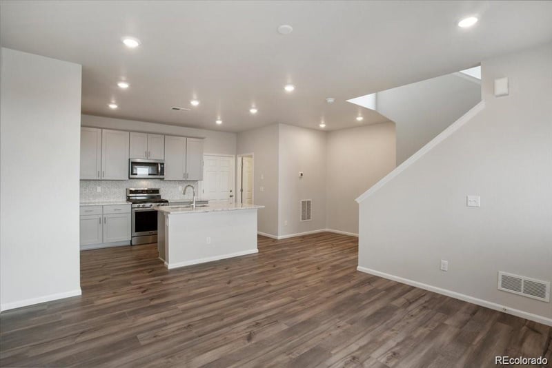6357 Netherland Ct, Aurora, CO 80019