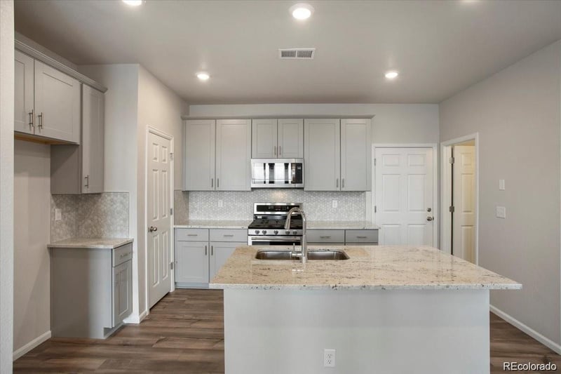 6357 Netherland Ct, Aurora, CO 80019