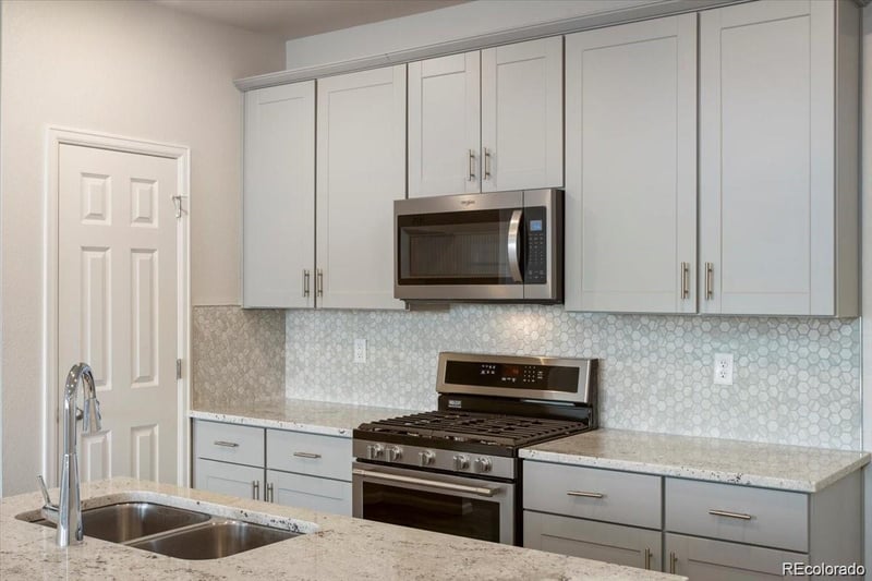 6357 Netherland Ct, Aurora, CO 80019