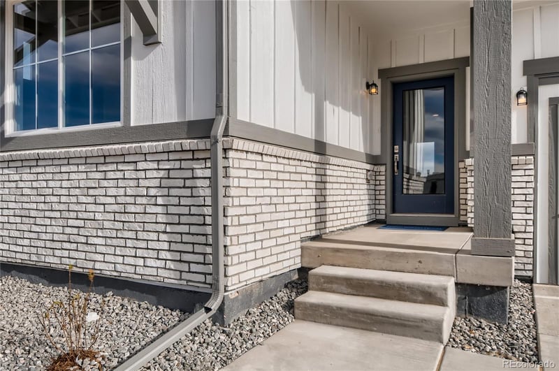 55003 28th Pl, Strasburg, CO 80136