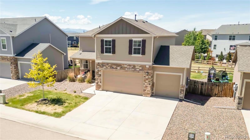 914 Charlton Dr, Windsor, CO 80550