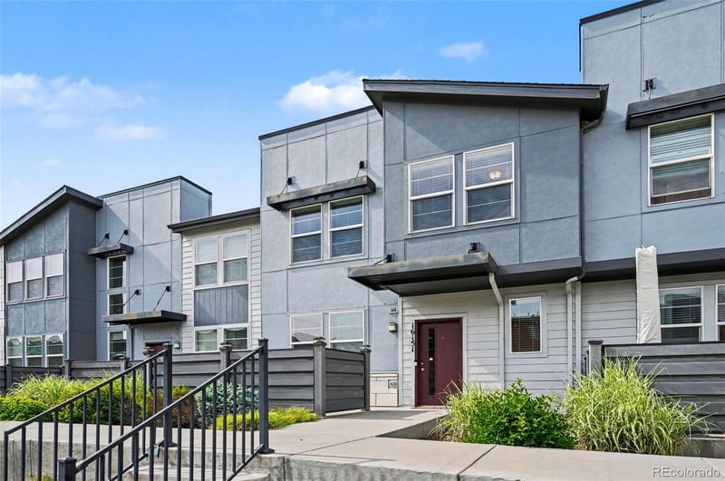 16151 Bolling Dr, Denver, CO 80239