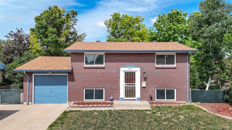 963 Jamaica St, Aurora, CO 80012