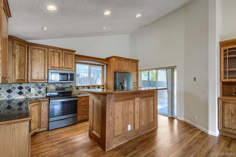 17483 E Temple Dr, Aurora, CO 80015