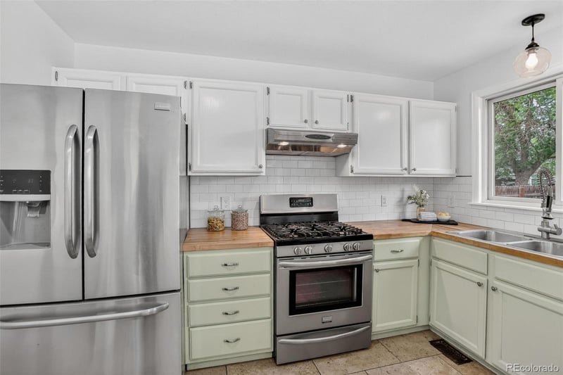 880 Parthenon Ct, Lafayette, CO 80026