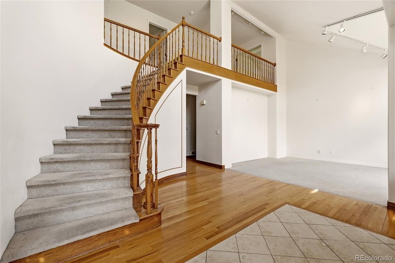 7701 S Pitkin Ct, Centennial, CO 80016