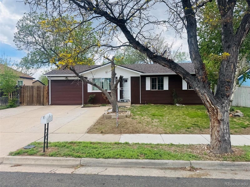 823 Moline St, Aurora, CO 80012