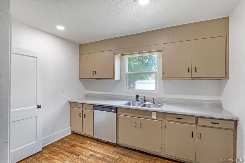 8015 16th Ave, Denver, CO 80220