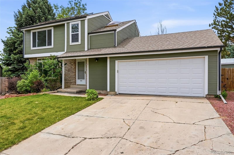 711 Granby Cir, Aurora, CO 80012