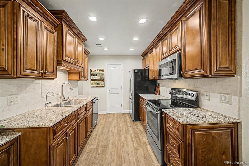 9972 Appletree Pl, Thornton, CO 80260