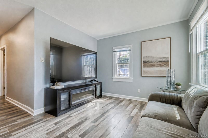 9541 16th Ave, Aurora, CO 80010