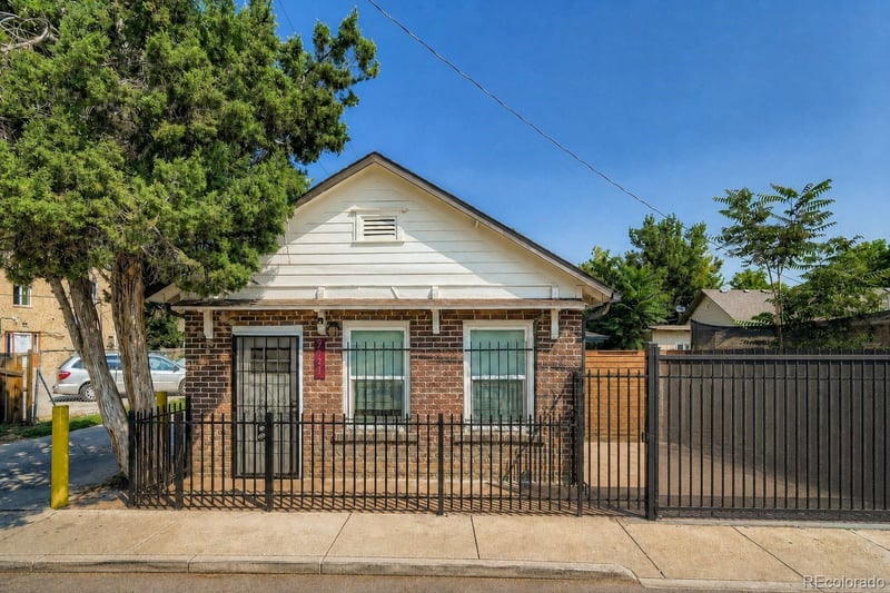 9541 16th Ave, Aurora, CO 80010