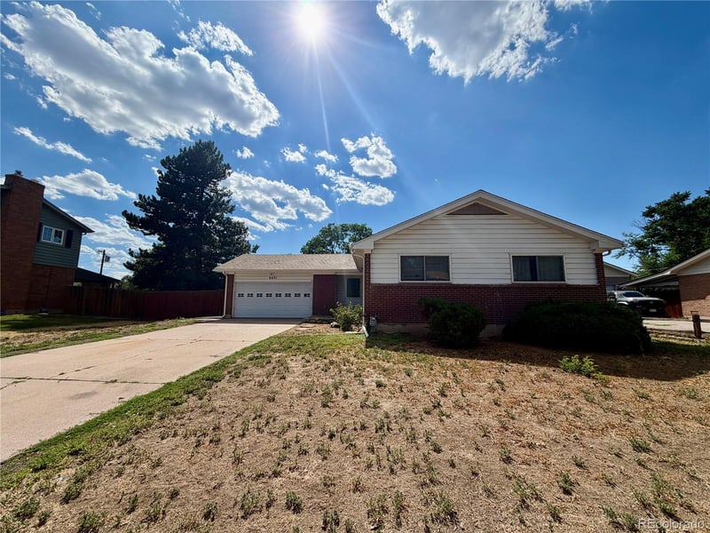 6631 S Race Cir, Centennial, CO 80121