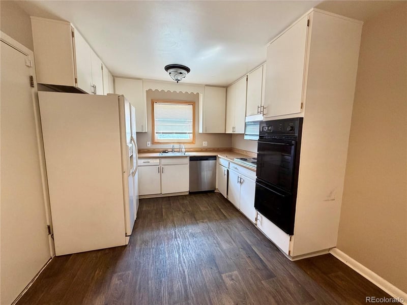 6631 S Race Cir, Centennial, CO 80121