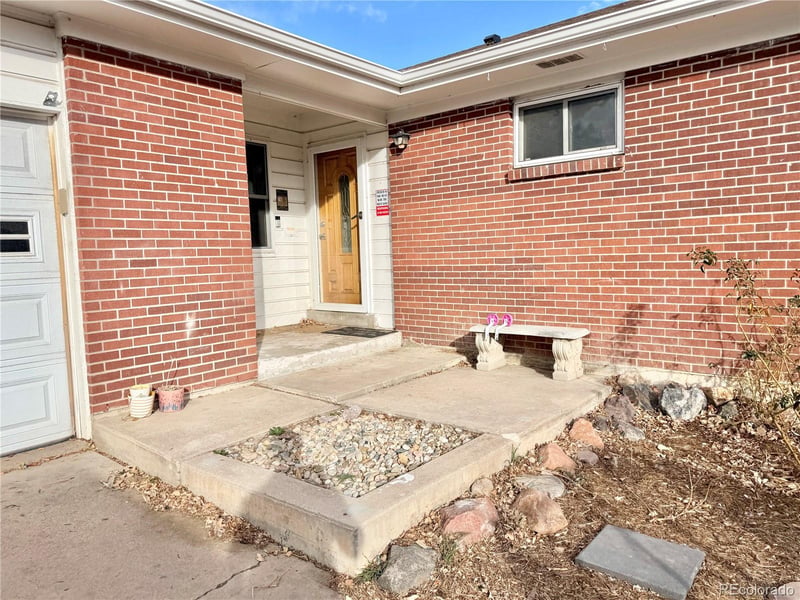 6631 Race Cir, Centennial, CO 80121