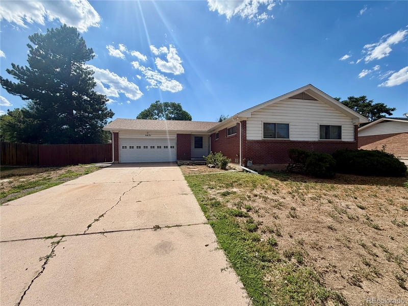 6631 S Race Cir, Centennial, CO 80121