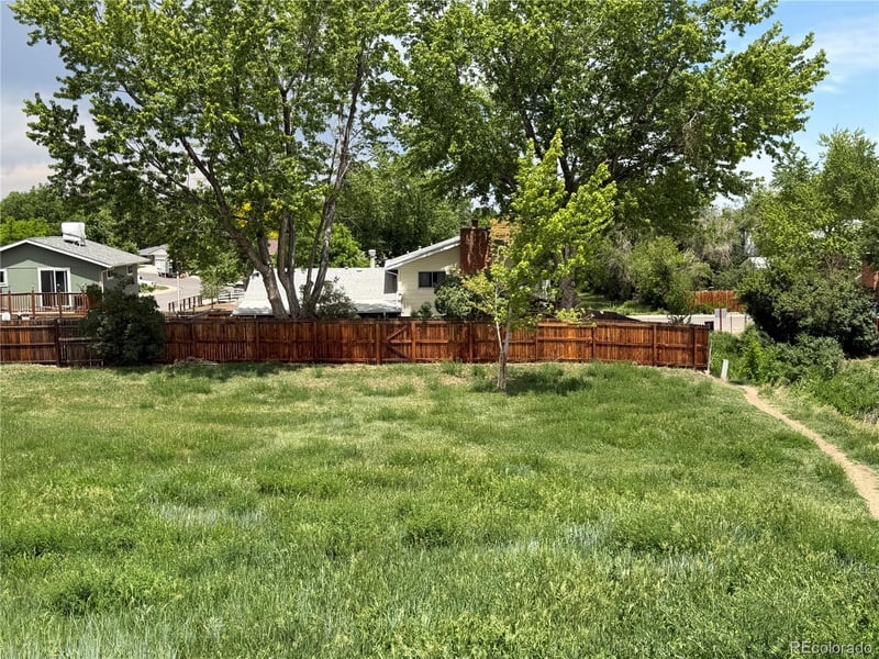 9984 Maryland Dr, Lakewood, CO 80232