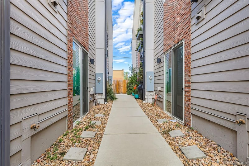 3411 Albion St #2-2, Denver, CO 80207