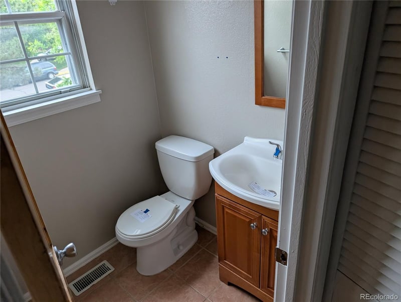 12093 Hoye Dr, Aurora, CO 80012