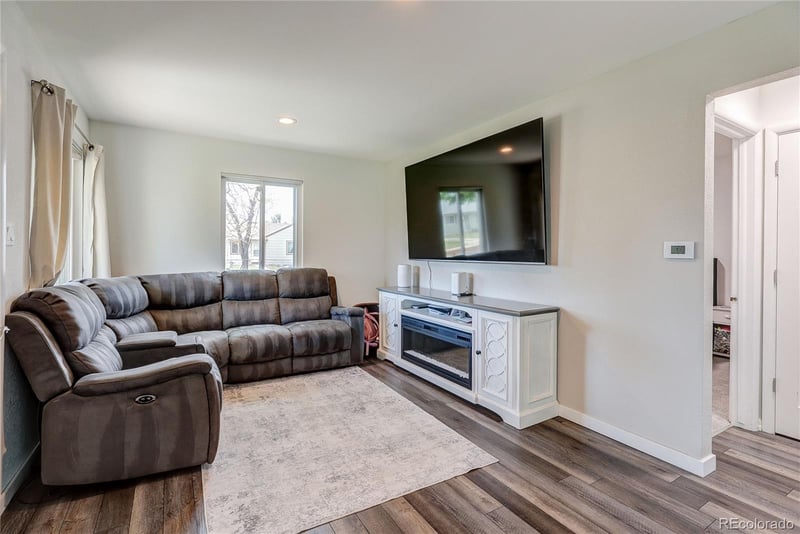705 Newark St, Aurora, CO 80010