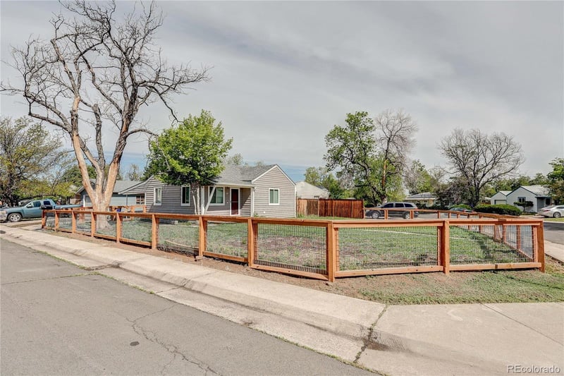 705 Newark St, Aurora, CO 80010