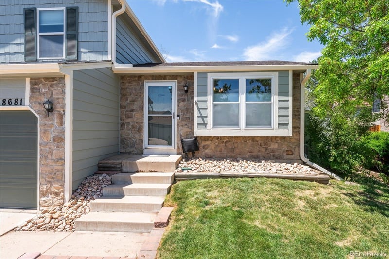 8681 W Star Cir, Littleton, CO 80128