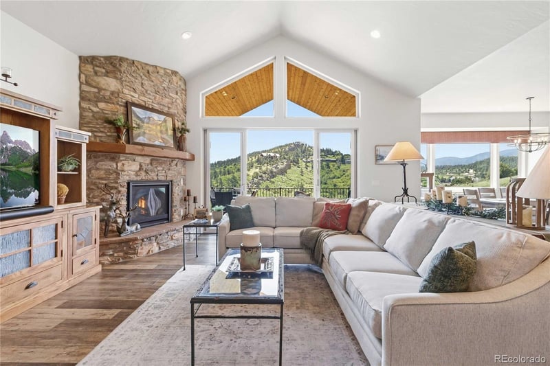 5330 Country Club Dr, Larkspur, CO 80118