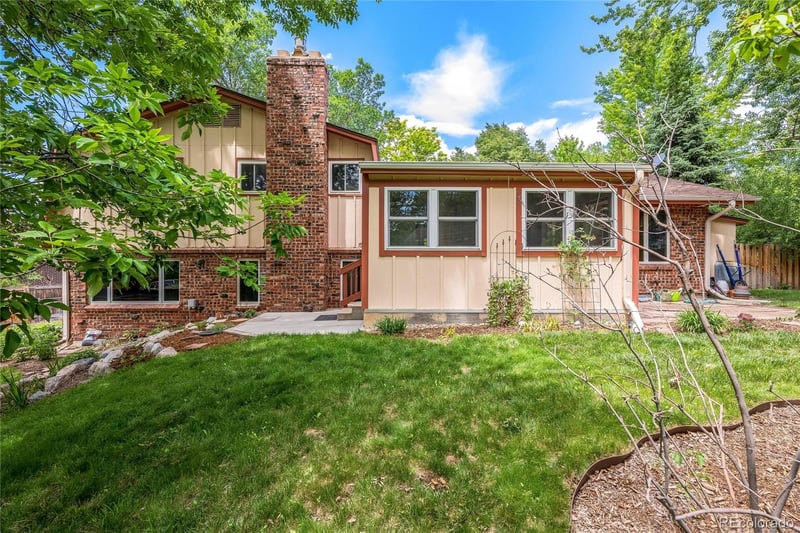7910 W Harvard Pl, Lakewood, CO 80227