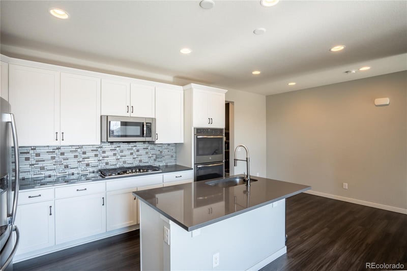 15858 Broncos Pl, Englewood, CO 80112