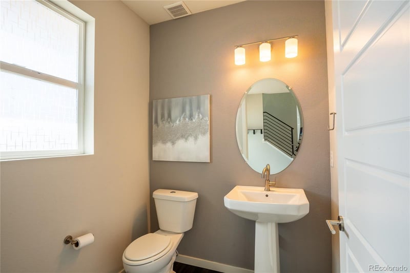 15858 Broncos Pl, Englewood, CO 80112