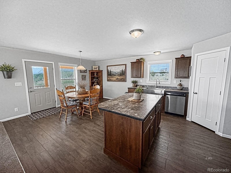 296 Arapahoe Cir, Westcliffe, CO 81252