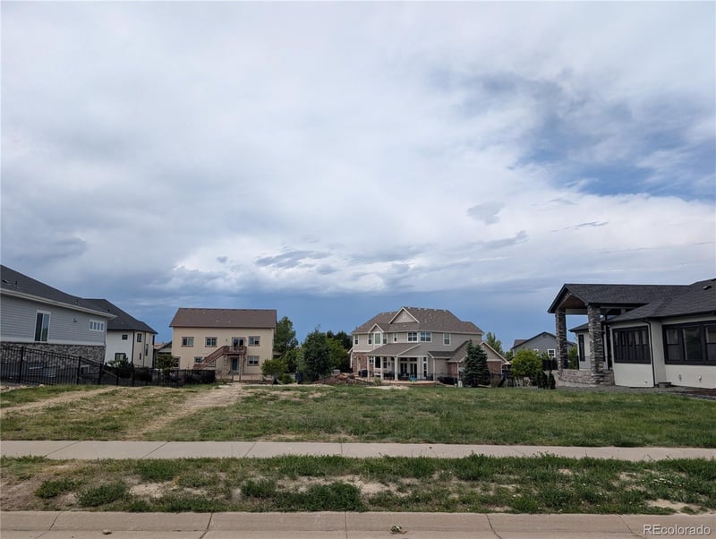 8069 Blackstone Pw, Aurora, CO 80016