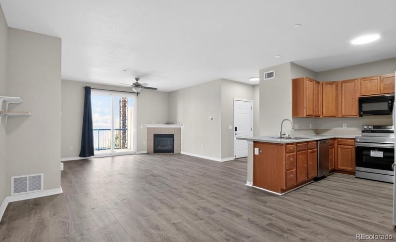 7222 Blackhawk St #206, Aurora, CO 80112