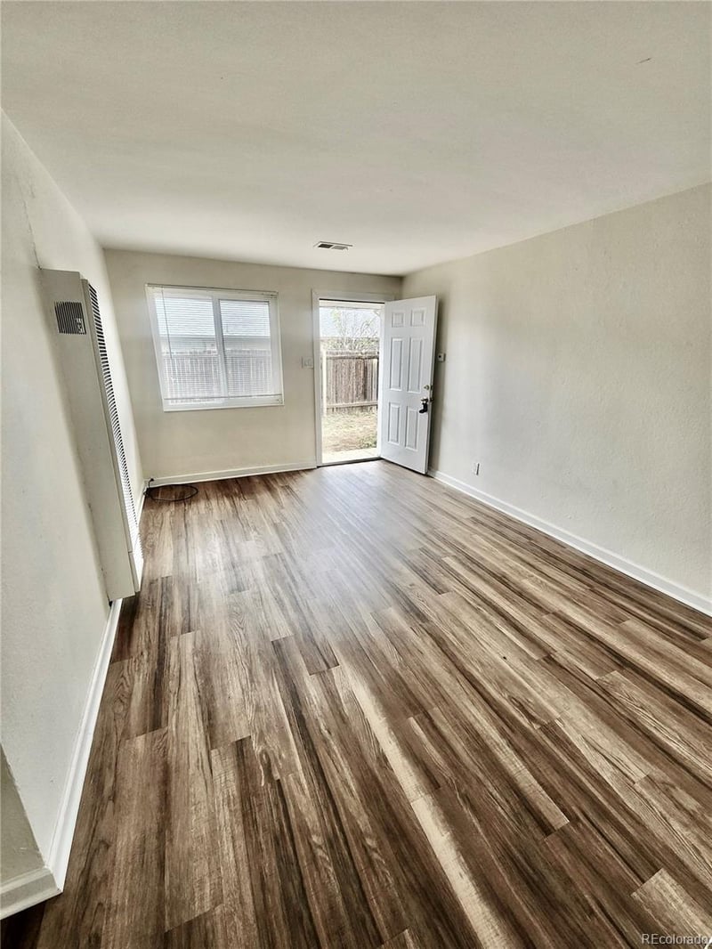 1175 Akron St, Aurora, CO 80010