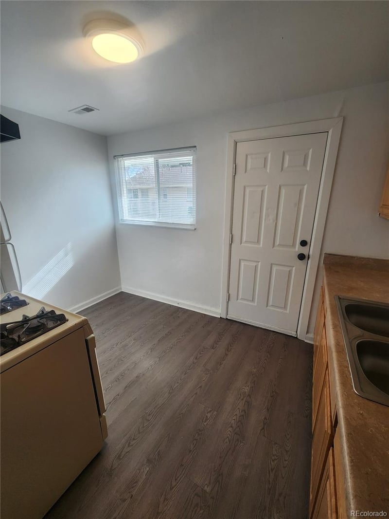 1175 Akron St, Aurora, CO 80010
