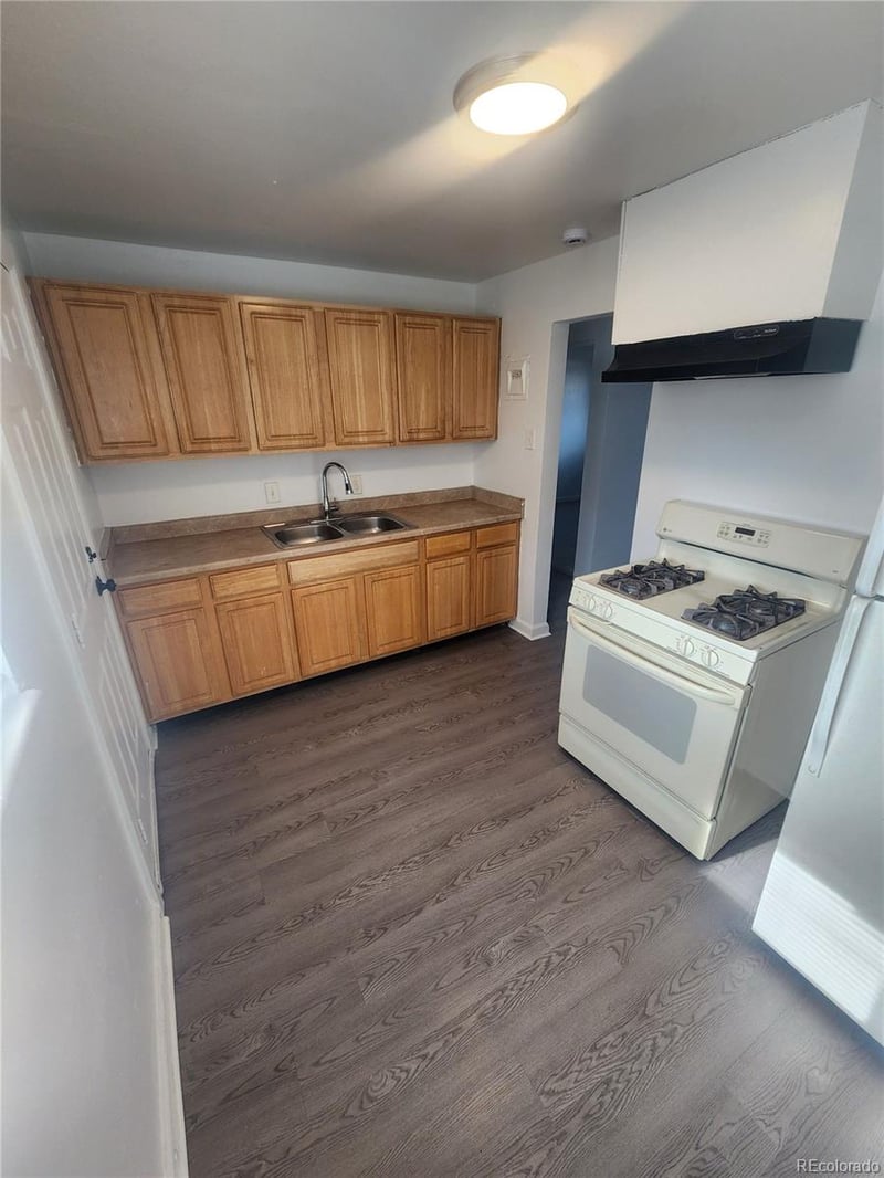 1175 Akron St, Aurora, CO 80010