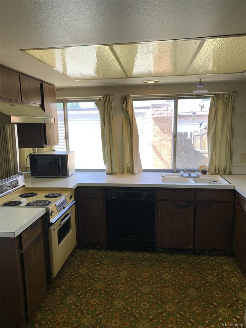 760 Youngfield Ct, Lakewood, CO 80228