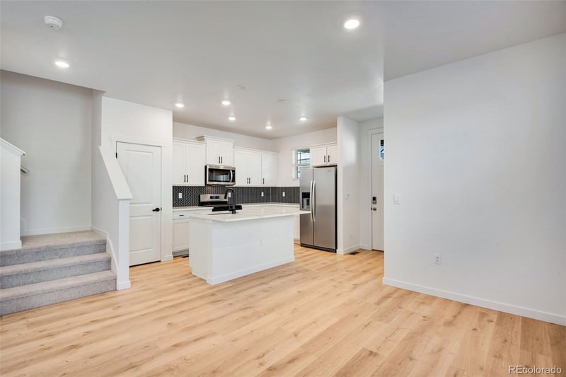 22265 6th Ave, Aurora, CO 80018